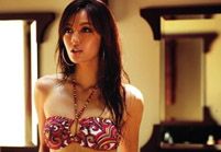 Сексуальная красавица Чжоу Вэйтун в бикини
