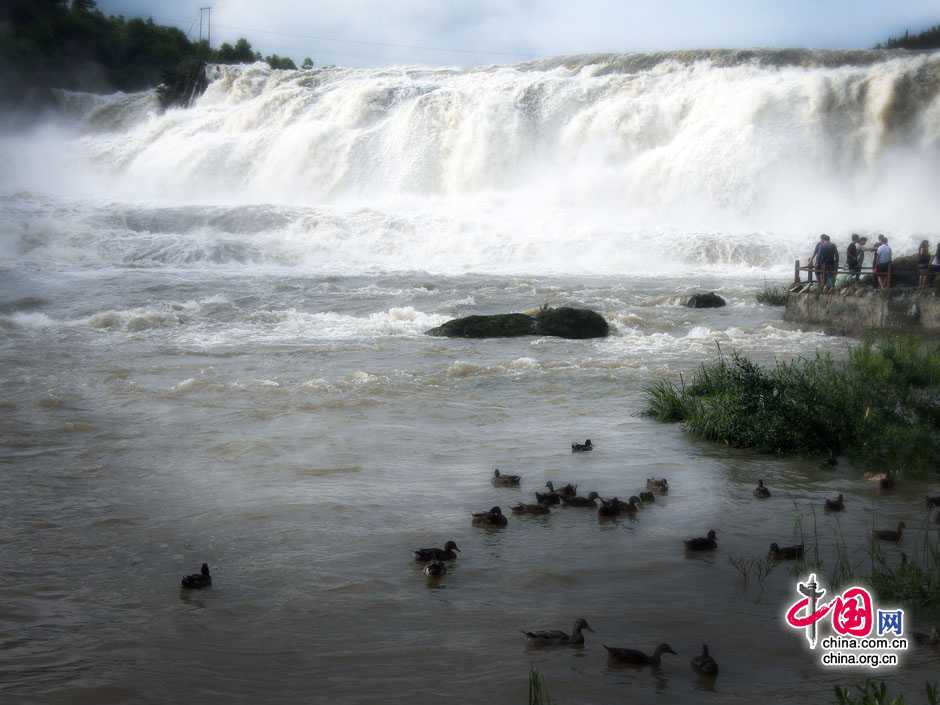 Величественный водопад Хуангошу