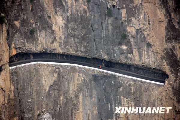 Изумительное шоссе в отвесной скале горы Тайханшань 