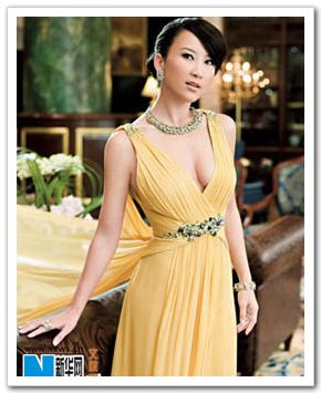 Известная сянганская певица Коко Ли в свадебном платье
