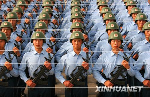 «Сети» в деревне подготовки военнослужащих, участвующих в параде в честь 60-летия КНР