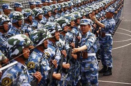 «Сети» в деревне подготовки военнослужащих, участвующих в параде в честь 60-летия КНР