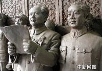 Мастер по лепке из глины создал коллективную скульптуру «Церемония основания КНР»