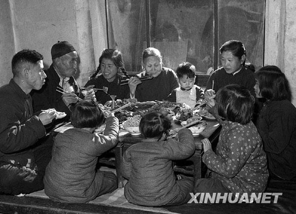 История изменения употребления пищи в старых фотографиях