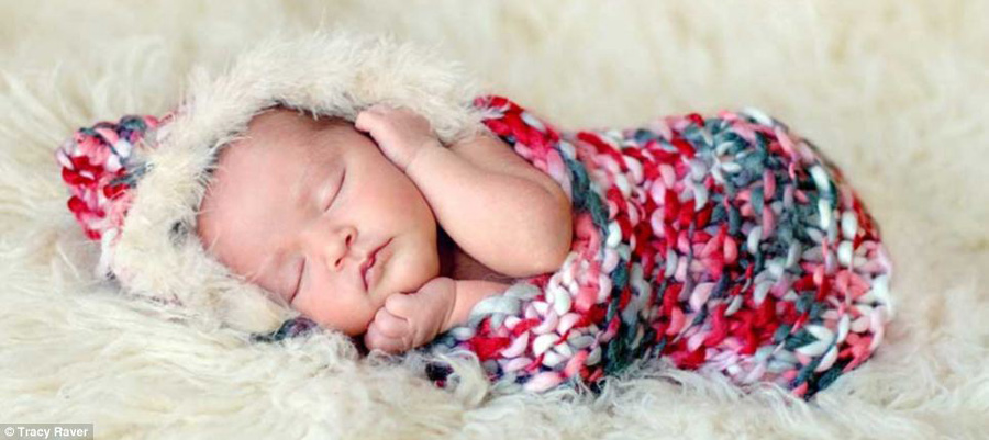 Новорожденные, сфотографированные в забавных позах американским фотографом