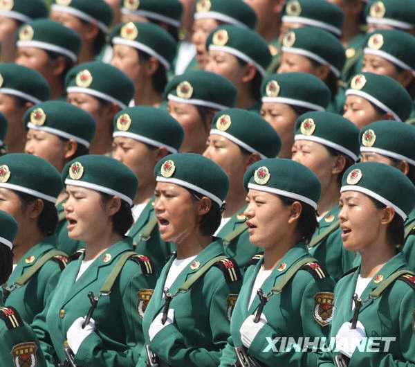 Три женских отряда в колоннах военного парада в честь 60-летия КНР 