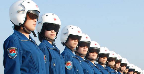 1 октября первый отряд женщин-пилотов истребителей пролетит над площадью Тяньаньмэнь