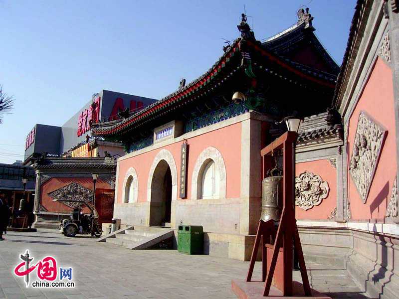 Храм Дачжунсы (Большого колокола) в Пекине 