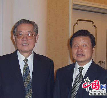 Заместитель председателя ПК ВСНП Чжоу Гуанчжао и заместитель председателя Китайской ассоциации научно-технического сотрудничества, бывший научно-технический советник Китая в России Сунь Ваньху 