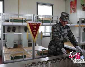 Корреспондент Китайского информационного Интернет-центра посетил деревню подготовки военнослужащих к параду в честь 60-летия КНР