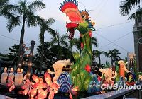 В ОАР Сянган зажглись огромные фонари в честь празднования 60-й годовщины основания КНР