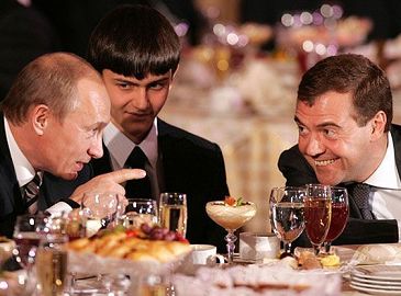 Тесные дружеские отношения Дмитрия Медведева и Владимира Путина развеяли слухи о разногласиях между ними
