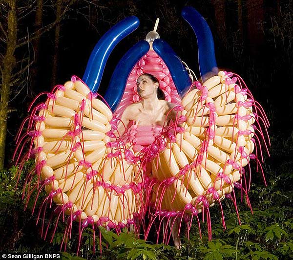 Мастер из США изготовил чудовищ из воздушных шаров 