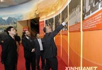 Зарубежные дипломаты, корреспонденты и эксперты посетили Выставку достижений за 60 лет с момента образования КНР