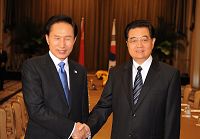Ху Цзиньтао встретился с президентом РК Ли Мен Баком