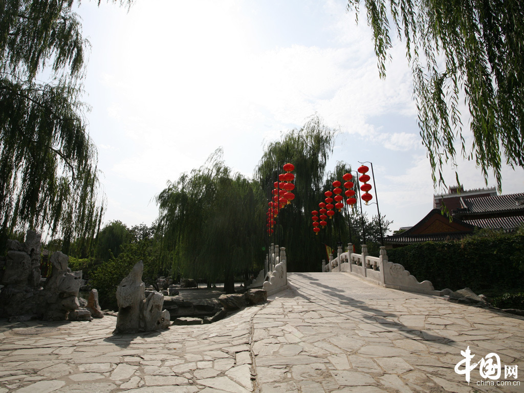 В парке Дагуаньюань Пекина царит праздничная атмосфера в преддверии Дня образования КНР