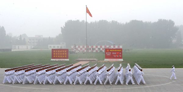 Военный эксперт Чэнь Ху: взгляд на парадные построения и огнестрельное оружие военнослужащих, участвующих в параде в честь 60-летия образования КНР1