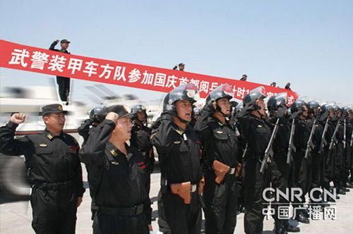 Военный эксперт Чэнь Ху: взгляд на парадные построения и огнестрельное оружие военнослужащих, участвующих в параде в честь 60-летия образования КНР2