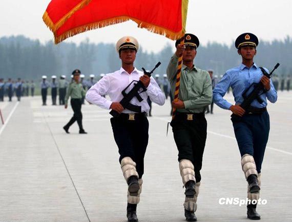 Военный эксперт Чэнь Ху: взгляд на парадные построения и огнестрельное оружие военнослужащих, участвующих в параде в честь 60-летия образования КНР8