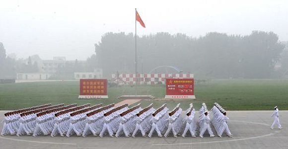 Военный эксперт Чэнь Ху: взгляд на парадные построения и огнестрельное оружие военнослужащих, участвующих в параде в честь 60-летия образования КНР 0