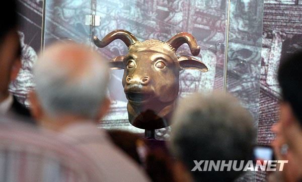 В городе Тайчжоу провинции Цзянсу выставлены головы животных из бронзы, принадлежащие дворцу Юаньминъюань 3