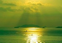 Восход солнца на морском курорте Ляньхуаян