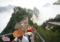 Гора Хуашань - самая обрывистая гора в Поднебесной