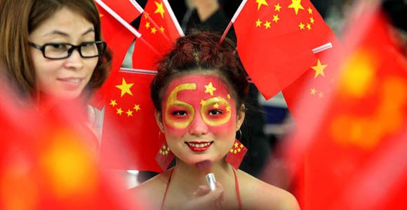 Разноцветный макияж, посвященный 60-летию КНР