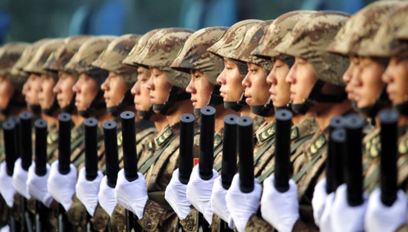 Военнослужащие, участвующие в военном параде, прибыли на площадь Тяньаньмэнь