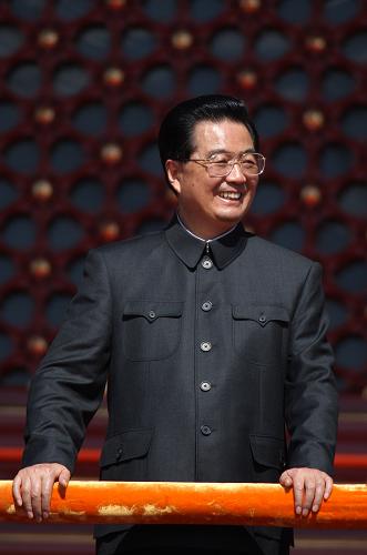 Ху Цзиньтао: китайский народ гордится развитием и прогрессом Великой страны и полон уверенности в осуществлении великого возрождения китайской нации