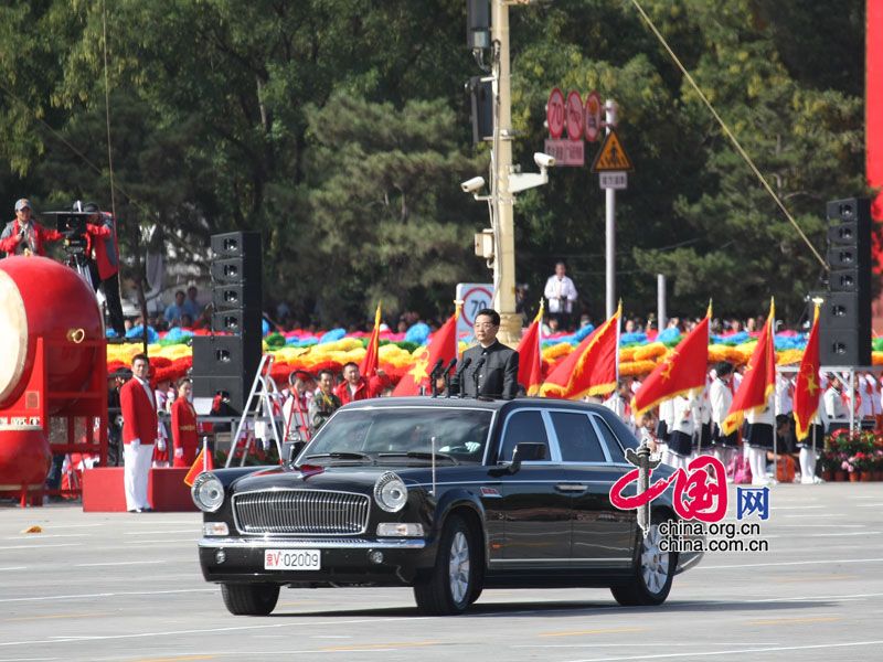 Ху Цзиньтао начал объезд войск, построенных для парада
