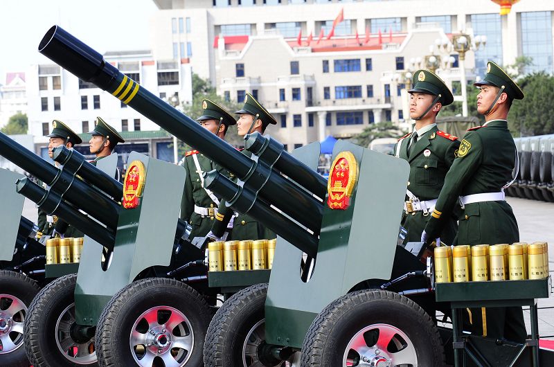 Ритуальные залпы орудий прозвучали на площади Тяньаньмэнь