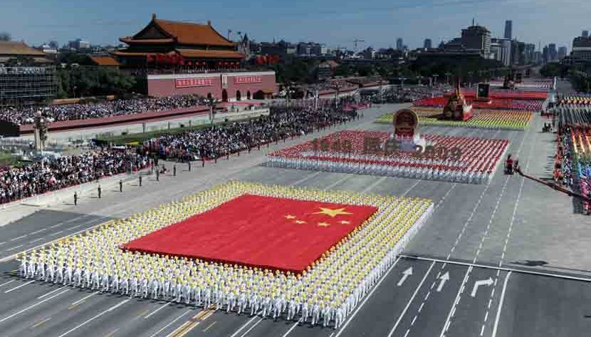 Началось торжественное шествие в рамках парад, посвященный 60-летию КНР