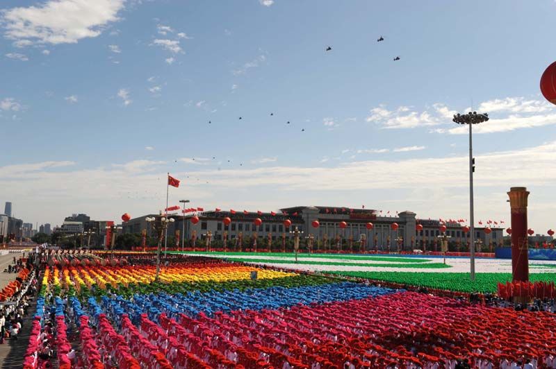 Началось торжественное шествие в рамках парад, посвященный 60-летию КНР