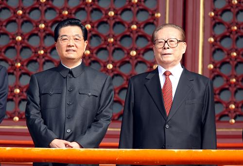 Руководители Китая и ЦК КПК поднялись на трибуну Тяньаньмэнь 