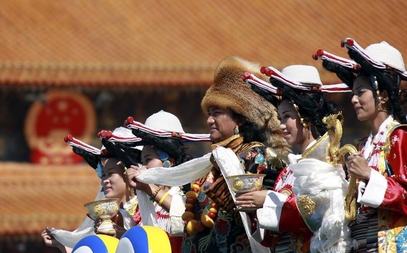 Представители разных национальностей Китая в рамках парада