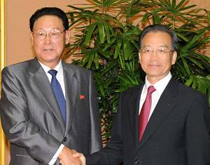 Вэнь Цзябао провел переговоры с премьер-министром КНДР Ким Ен Иром