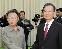 Вэнь Цзябао проводит переговоры с лидером КНДР Ким Чен Иром