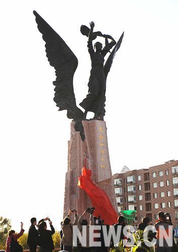 В городе Суйфэньхэ состоялась церемония открытия памятника 'Посланник дружбы и мира' в память Галины Дубеевой