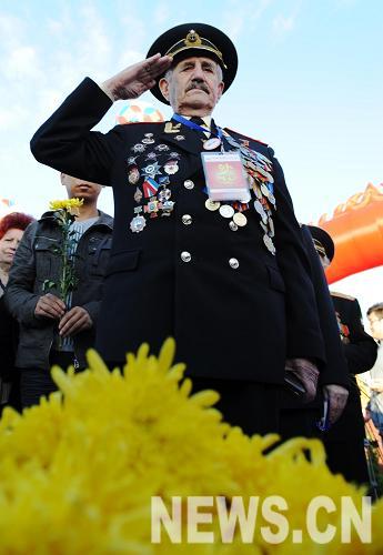 В городе Суйфэньхэ состоялась церемония открытия памятника 'Посланник дружбы и мира' в память Галины Дубеевой