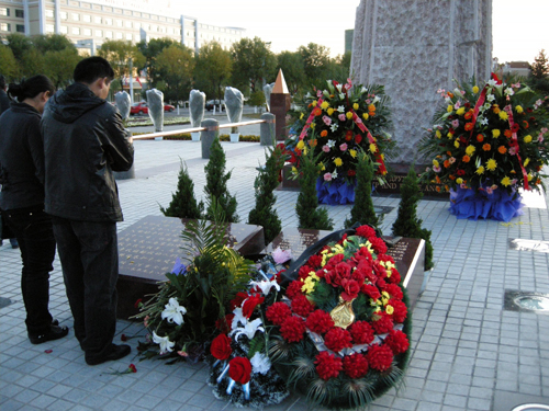 В городе Суйфэньхэ состоялась церемония открытия памятника 'Посланник дружбы и мира' в память Галины Дубеевой