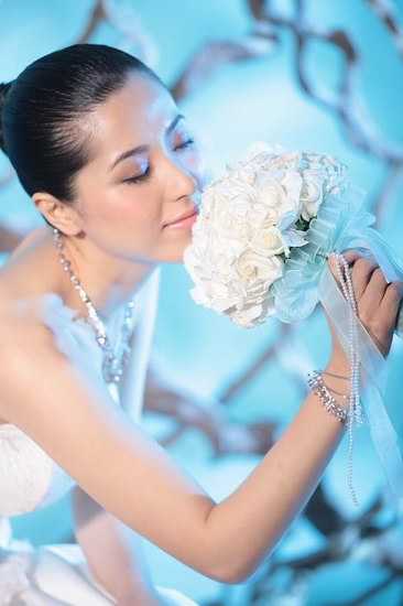 Красавица Цзэн Ли в свадебных снимках