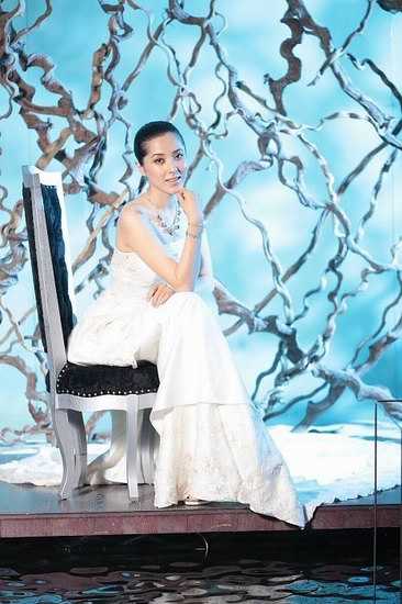 Красавица Цзэн Ли в свадебных снимках