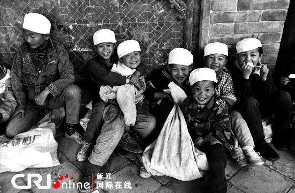 В Пекине открылась фотовыставка «56 китайских национальностей с 1949 по 2009 годы» 2