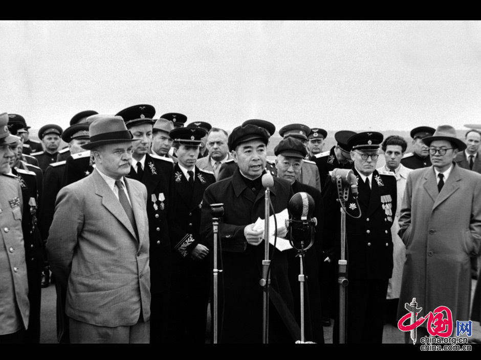 На выставке документов, посвященной истории китайско-советских отношений в период с 1949 по 1955 годы, показаны ценные фотографии
