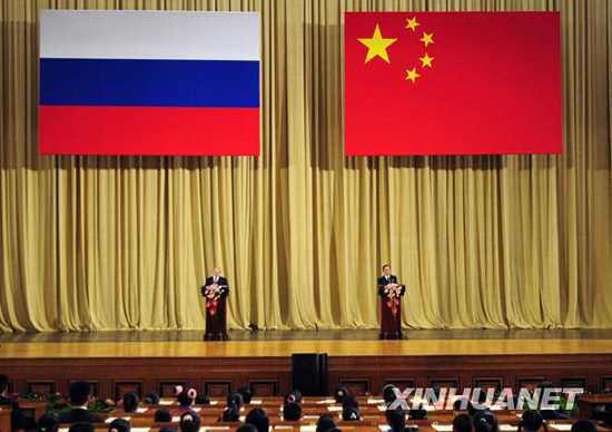 Вэнь Цзябао и В. Путин выступили на торжественном вечере, посвященном 60-летию установления дипломатических отношений между Китаем и Россией и закрытию Года русского языка в Китае