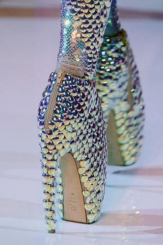 Необычные туфли на высоком каблуке от дизайнера Александра Маккуина 