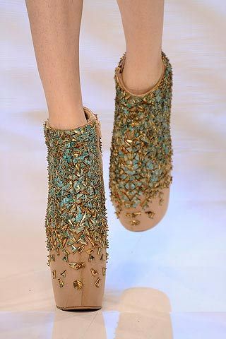 Необычные туфли на высоком каблуке от дизайнера Александра Маккуина 