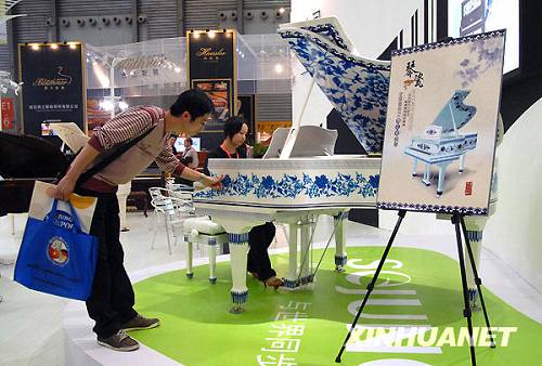 Необычные фортепиано на Шанхайской международной выставке музыкальных инструментов