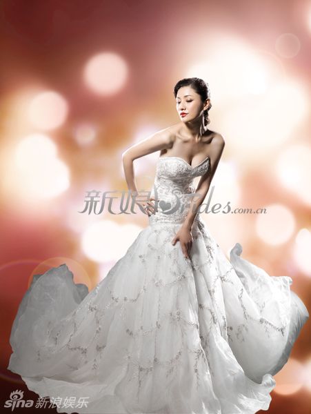 Китайская звезда Ху Кэ в свадебных снимках